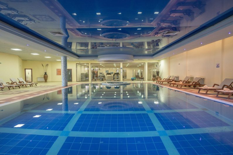 19-06 Bolero 6 Indoor-pool