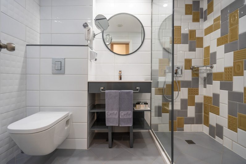 19-06 Encanto 6 Bathroom