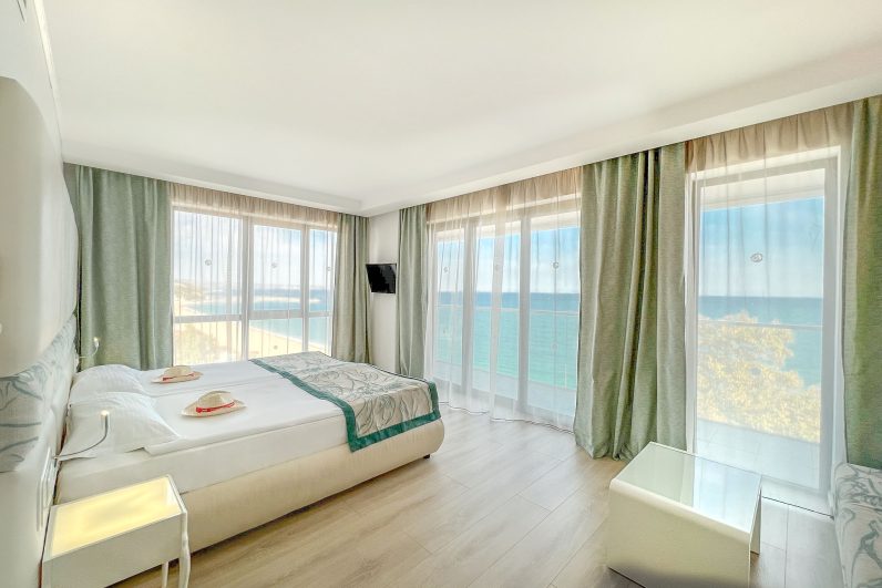 19-06 Metropol 3 double-room-with-frontal-sea-view