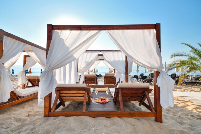 19-06-Metropol-6-beach_cabanas