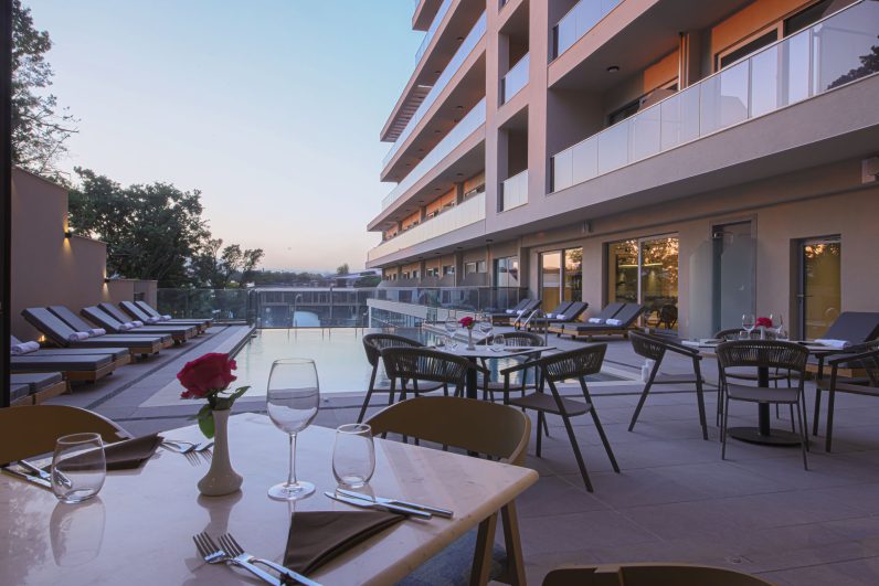 Poseidon Pool Bar