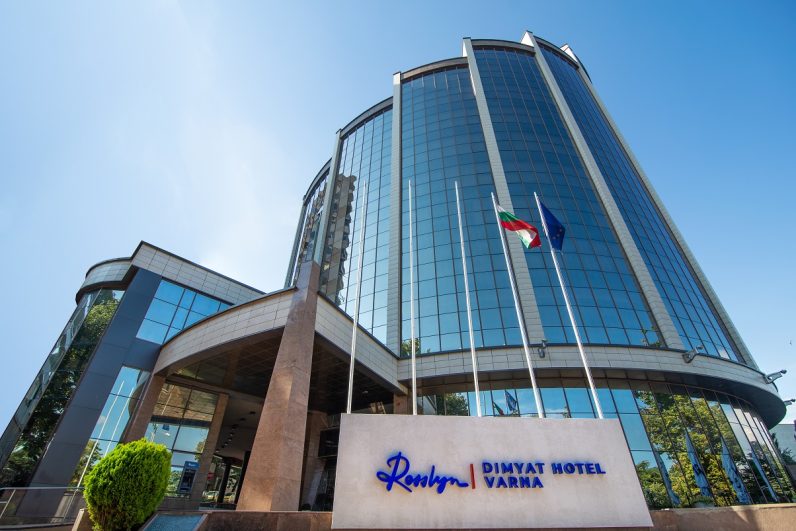 Rosslyn Dimyat - Exterior