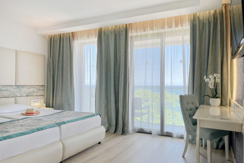 1 DBL-frontal-seaview(1)